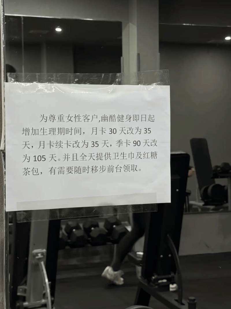 “蜘蛛侠”上车顶很拉风？郑州交警：涉嫌违法